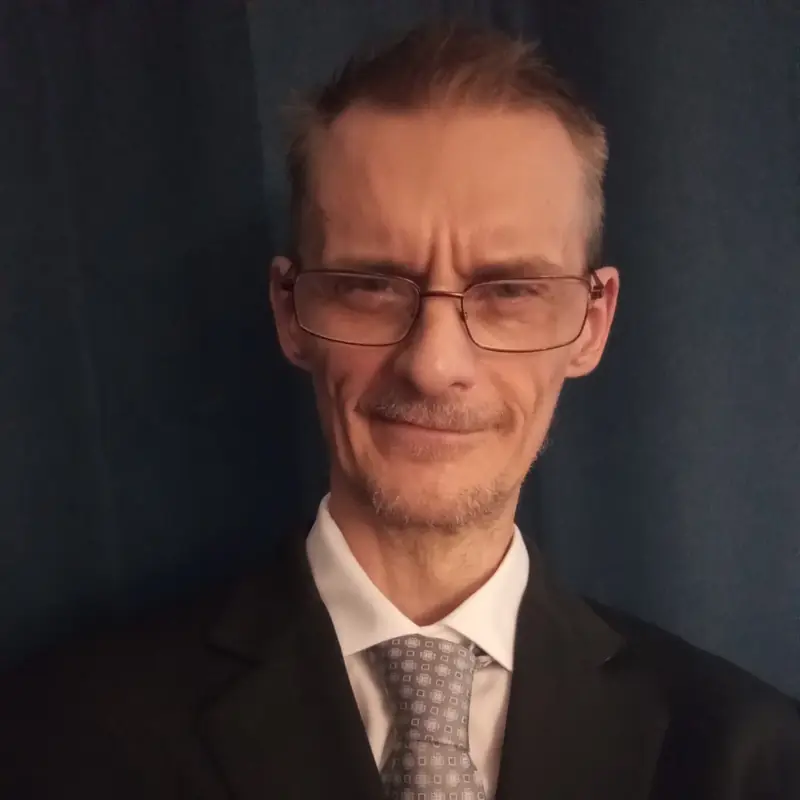 Adrian Woźnica, Inhaber RE EX Media, Porträt